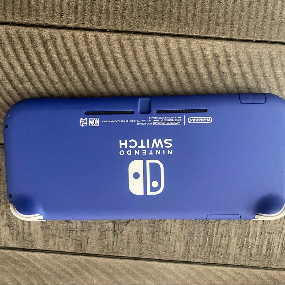Nintendo Switch - Picture 2 of 2
